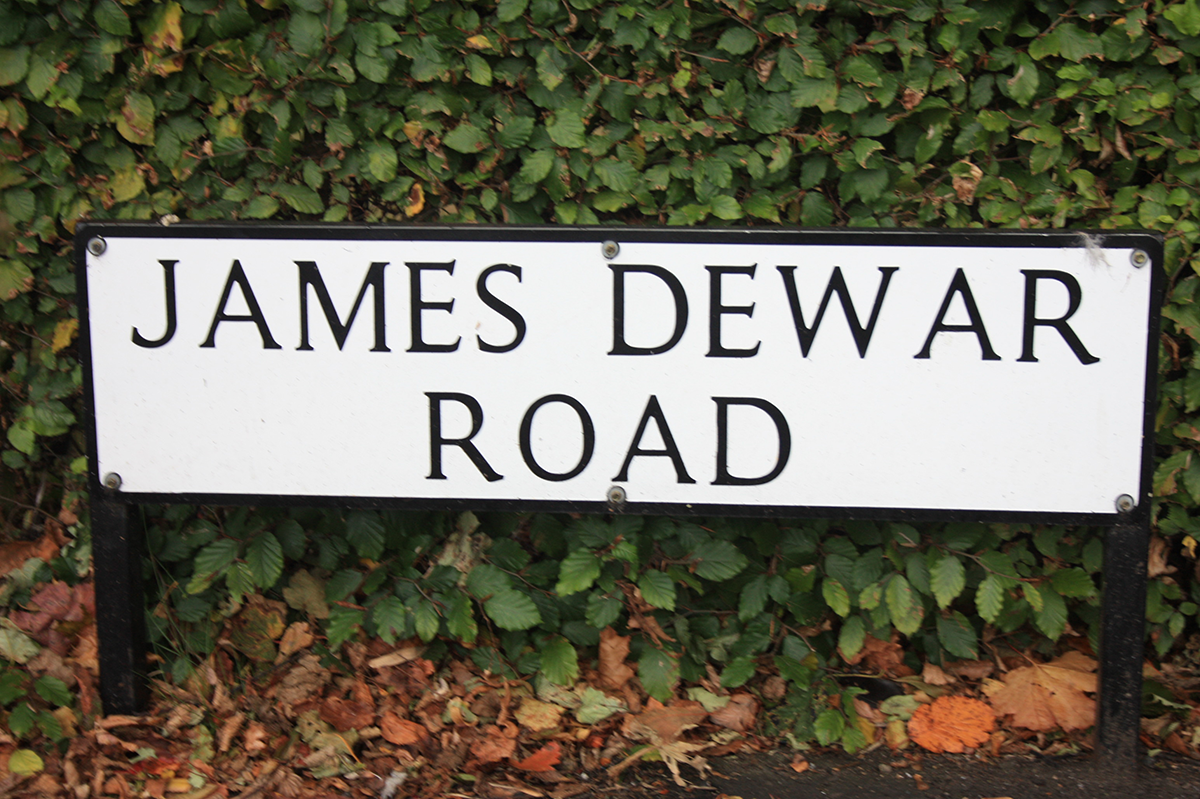 ‘A street sign in the Kings Buildings complex in Edinburgh in memory of James Dewar Photo Stephencdickson CC BY-SA 4.0’